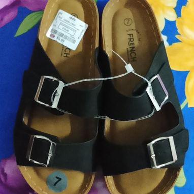 Sandalias prácticas a estrenar - 2/2