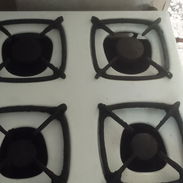 Vendo cocina de gas impud de cuatro hornillas con horno con regulador y balita - Img 57506101