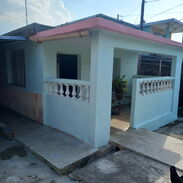 *$25000usd c/ ajust. En venta casa indpdiente  puerta d calle con garaje techado en Miraflores Viejo.  Boyeros - Img 45531165