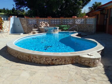 Reserva casa en la playa con piscina y billar en Guanabo,capacidad para 8 personas, tengo disponibilidad - Img 62347654