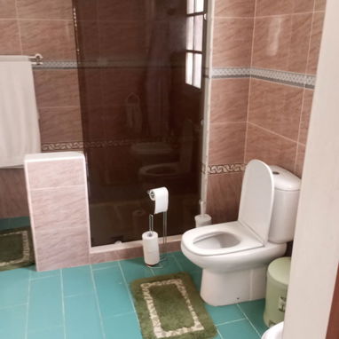 Casa Independiente de Lujosa Construcción Moderna Italiana de 3 niveles 🏗️  como vivienda para negocio ubicada en Santa - 5/6