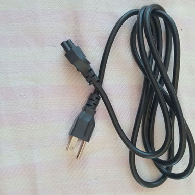 Cable de Alimentación Universal NEMA 5-15P a IEC C5 (Hoja de Trébol) – 2 metros - 2/2