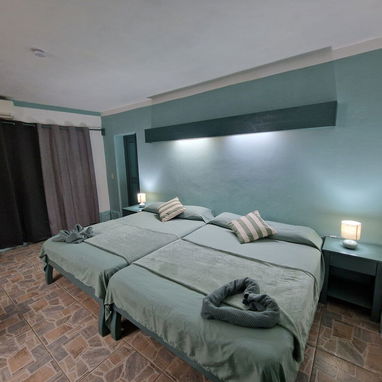 Hostal Las Palmas con Piscina y Jacuzzi Vacaciones en Familia - Img 125432608