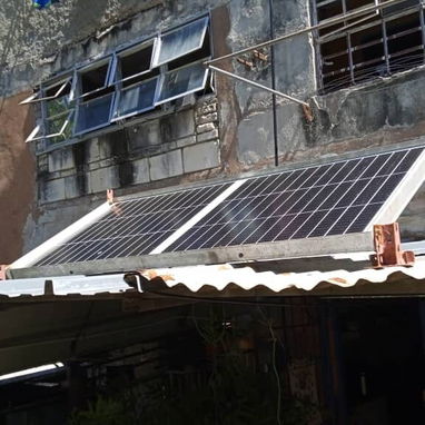 Estación de Energía Portátil EBL EB1000 con dos paneles solares de 100W cada uno y 10 metros de cables - 2/3
