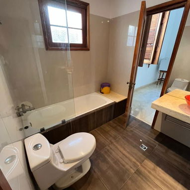Se vende lujosa casa en el Vedado - Img 121495778