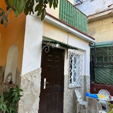 CASA INDEPENDIENTE EN EL VEDADO – AHORA 100 000 USD - 6/10