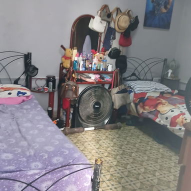 Se vende apto en Centro Habana.  3 cuartos.  2do piso. 52948255 - 2/3
