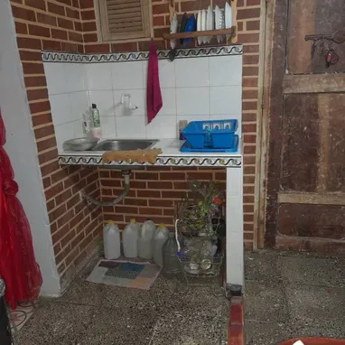 *REBAJADO A $7500usd. En venta apartamento (1er piso. 1er apto , otros 2 al fondo) de un edif en Centro Habana - 5/10