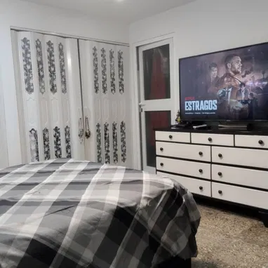 Casa independiente+apartamento en Santa Fe con garaje, patio y demás comodidades - 7/10