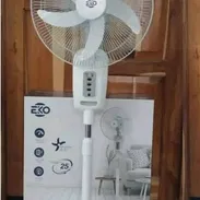 Ventilador recargable EKO de pedestal de 16" - Img 57638089