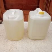Vendo resina de poliester con su catalizador y el cobalto y cada tanque 350 usd de 22 litros cada uno - Img 56557816