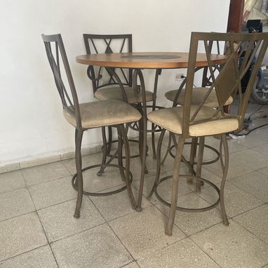 Vendo Juego de Comedor Redondo Importado Buen estado - 4/5