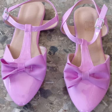 Variedad de zapatos de mujer. - Img 120168129
