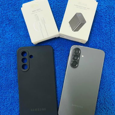 Teléfonos Samsung nuevos 🆕 con cover y cargador 30W - Img 123634056