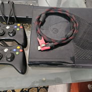 XBOX 360 E (Super Slim) pirateado + 2 mandos + 250 de disco duro - Img 55732793