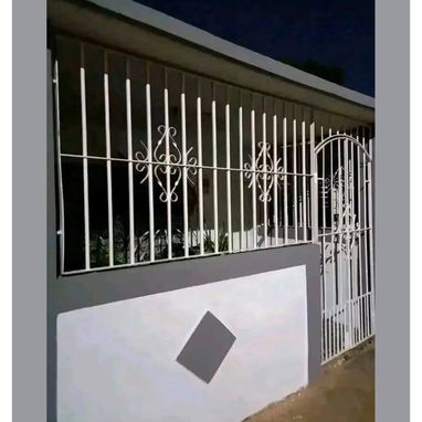 Se hacen trabajos de rejas 💯% de calidad y estética.. le garantizamos la mejor calidad , eficacia, rapidez de trabajo y - 4/10