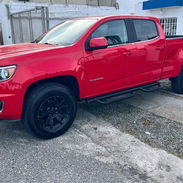 Chevrolet Colorado 2020 color rojo intenso, en condiciones perfectas, sin un solo detalle y con tan solo 32,000 millas - Img 57105268