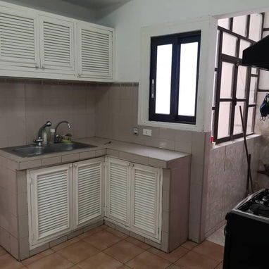 Espectacular apto próximo al Vedado con bellísima vista al mar!!! De lujo!!!! - Img 109326953