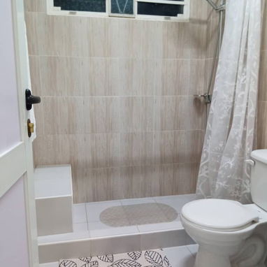 Renta Lineal Vedado bajos cerca de la Universidad y la Rampa. 300 usd 53582376 - 10/10