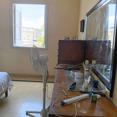 Apartamento en buen estado constructivo en el segundo piso de un edificio capitalista de 4 pisos en el Vedado - 10/10