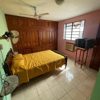 🏡 Casa en venta – Marianao 3 pisos, céntrica y con terraza - Img 115853910