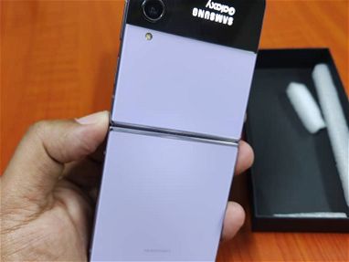 Samsung Galaxy Z Flip 4 (128gb/8gb RAM). COMO NUEVO. - Img 66742345
