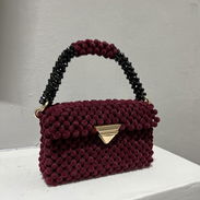 Cartera artesanal con perlas de terciopelo - Img 57271278