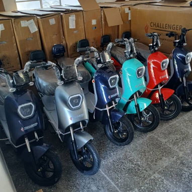 Se vende✅Tus Bici moto🛵Marca Challenger Motor 500w Batería de gel 48v x 20ah Autonomía de 50 a 60 kilómetros - Img 123739555