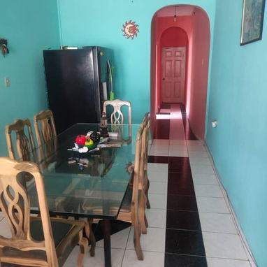 CASA GRANDE EN REGLA! 4 CUARTOS Y 2 BAÑOS - LISTA PARA VIVIR (CON TODO DENTRO) - Img 123203831