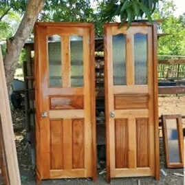 Vendo puertas 🚪de madera 🪵 de la mejor calidad barnizadlas y pintadas vienen con sus cristales - 4/8