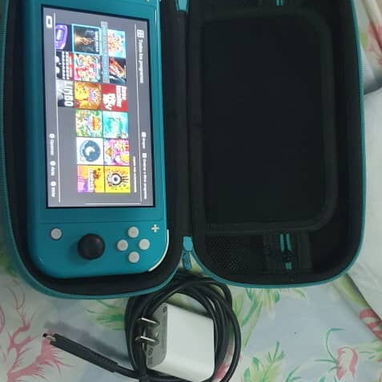 Nintendo Switch - 2/4