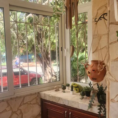 Venta apartamento 2 cuartos bajos frente calle cerca de 7ma y 60 35mil usd 53582376 - Img 125760584