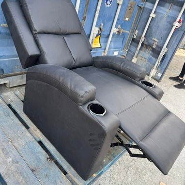 Sillon reclinable de cuerina. Mensajería por costo adicional - Img 106870685