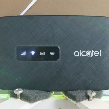 Router Alcatel LinkZone, en mi experiencia me entrega conexión decente todo el día sin necesidad d antena criolla - Img 119489881