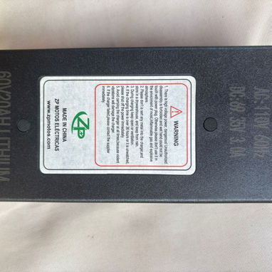 Cargador de litio de 60volt y 20 amperes por hora. Corriente directa de salida 5amperes. Nuevo en caja✅ 📲wh - Img 126061763