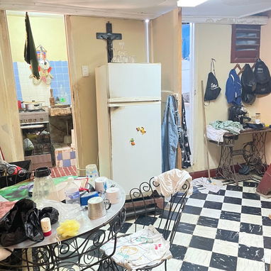 SE VENDEN 1 APTO EN LA HABANA VIEJA Y UN CUARTO EN SOLAR POR INFANTA - 8/8