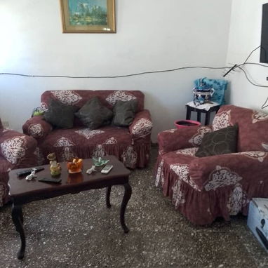 *140🏡Venta de Casa puerta de calle en Marianao de 3 Plantas*  🚘*Tiene posibilidad de Garaje*  🗺*Pto de Ref :Cerca de - 5/8