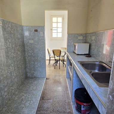 Apto. seminterior de 1/4, en planta baja, Vedado (Fanguito) (V-116) - Img 126023059