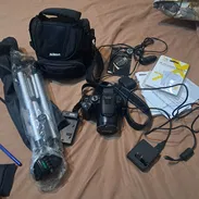 Todo en uno camara Nikon de uso casi nueva con tripode y con todos los accesorios - Img 54828895