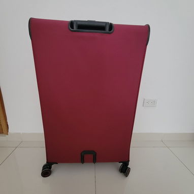 Vendo maleta nueva de 23kg  en 50 usd soy del Cerro mensajeria gratis si es cerca 53546464 - 3/4
