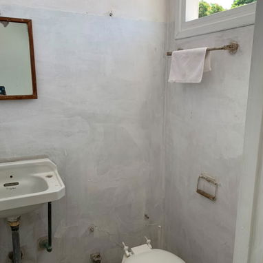 Casa en alto de un biplanta a pocos metros de 17 y 64 placa libre - 6/10