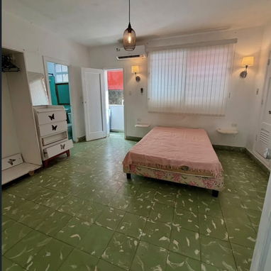 APTO ORIGINAL DE 1 HAB CERCA DE 25 Y 12 VEDADO 2DO PISO SEMI INTETIOR CON BALCÓN 53614857 - 4/10