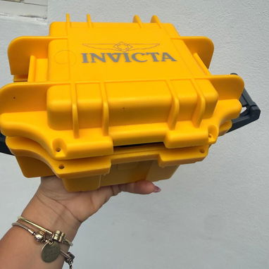 Reloj Invicta dorado Diseño robusto, elegante y llamativo. Ideal para un look Deportivo, Casual. Envío incluído. - 5/5