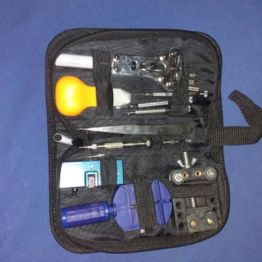 Equipo de arreglar reloj - Img 125116863