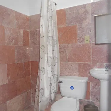 Renta en Vedado por meses aprt en calle 15 y 12 - Img 119430967