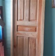 Puerta de madera con su marco - Img 45901487