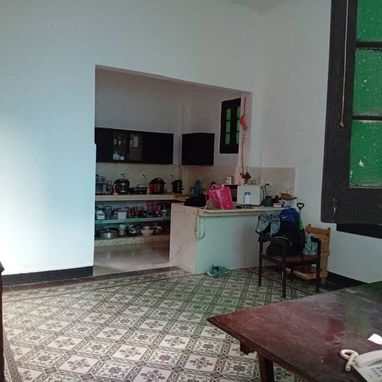 🏡 SE VENDE CASA INDEPENDENDIENTE JUNTO A UN AUTO MODERNO, excelente zona en SANTO SUÁREZ - Img 120928997