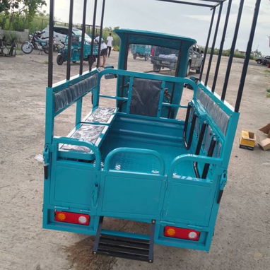 Triciclos kitova con cabina y techo🛺 ✅Baterias 72v x 58 ah autonomia de 120 km por carga Motor 1200 W 8 Acientos pleg - Img 123159412