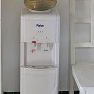 vendo dispensador parker 120 USD con dos botellones incluidos - Img 57214634
