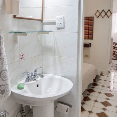 🏠 Discover this linear rental apartment in Central Havana. Near Carlos III. 👥 Sleeps 3: $400 USD per month - Img 120555481